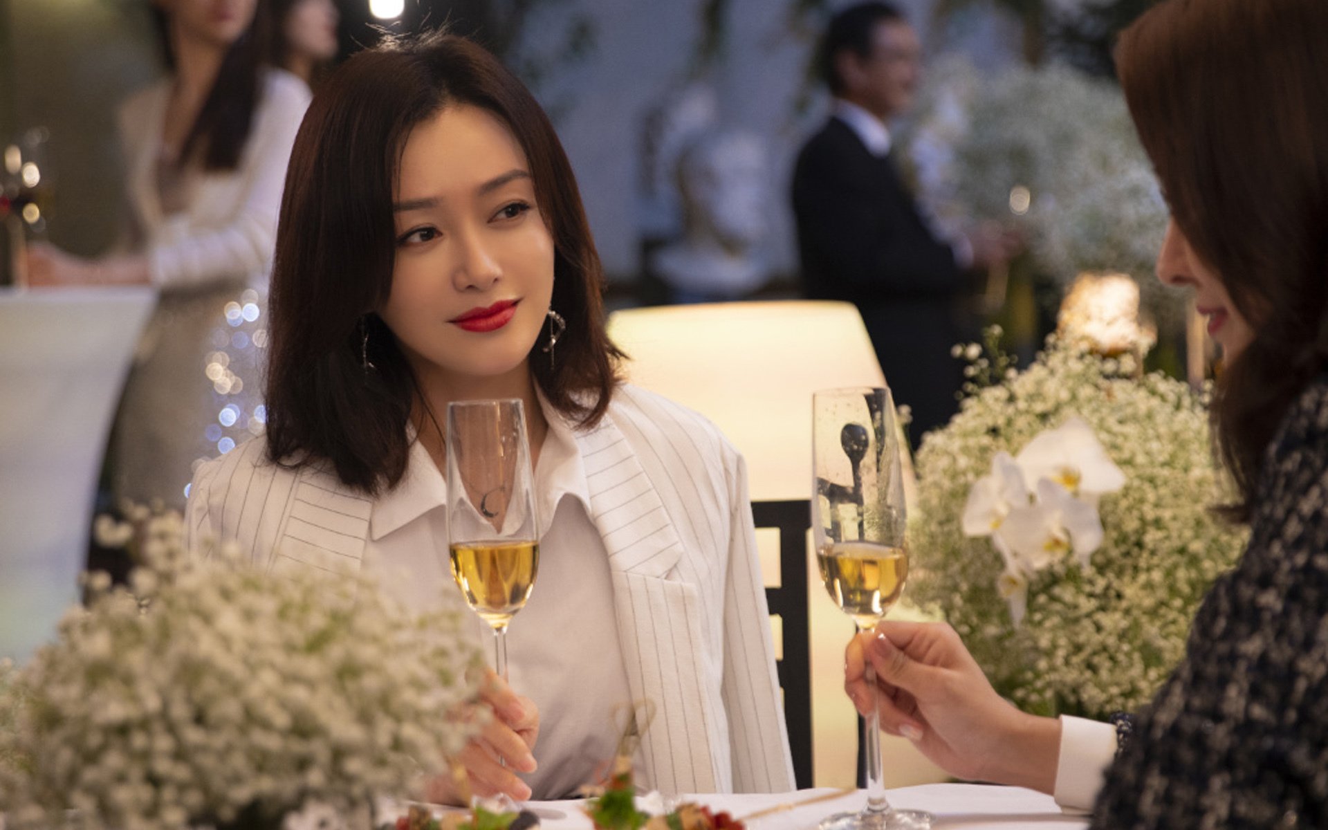 开云网页版-拜仁利用边路传中频繁制造机会，战术多变，拜仁zirkzee