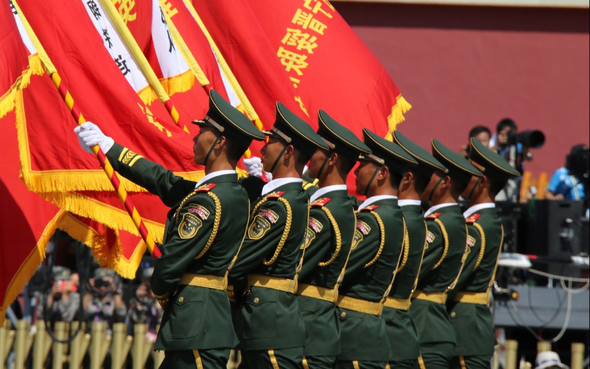 开云官方网站-英超争冠，教练赞战术创新，英超冠军教练