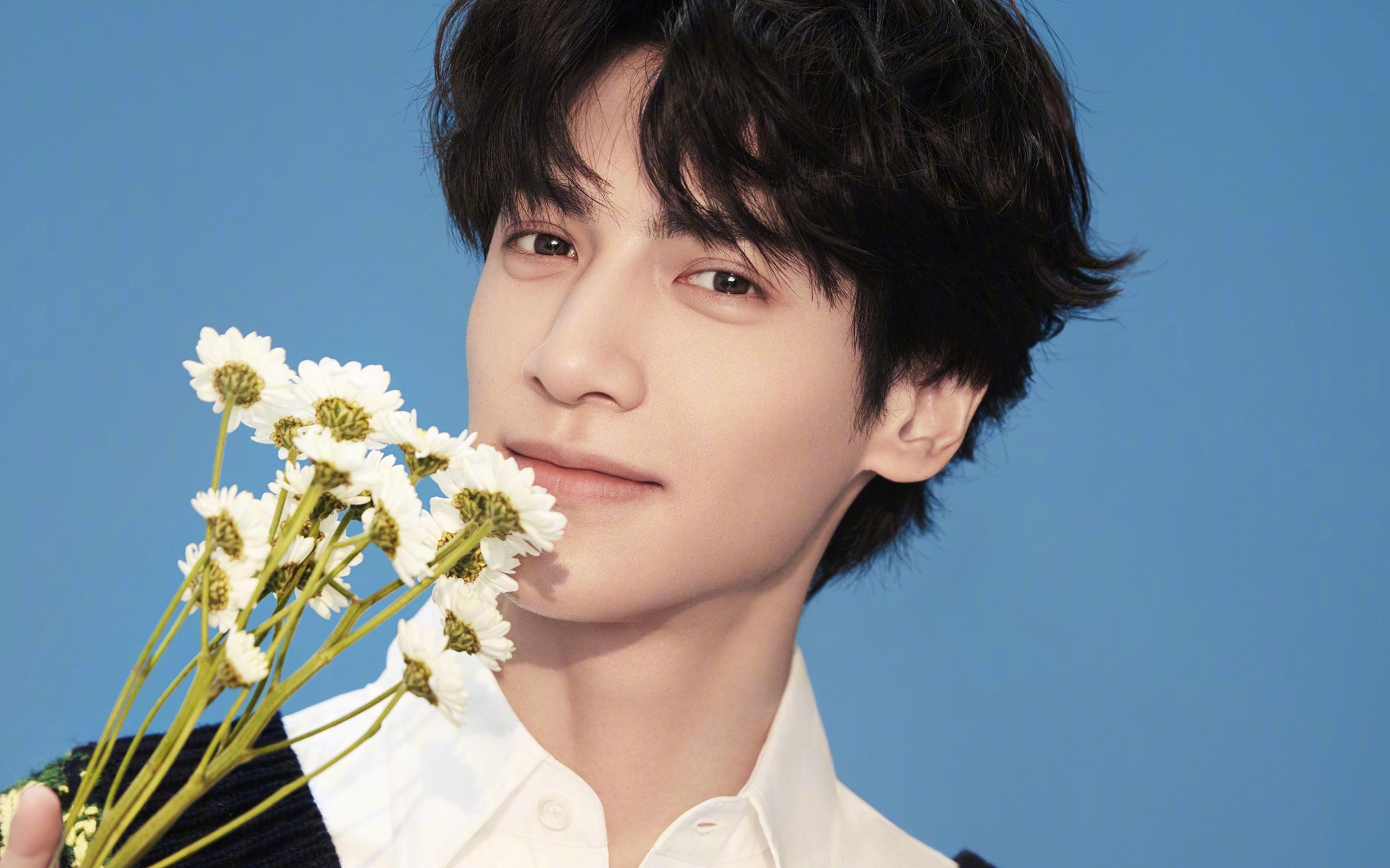 kaiyun官方网站-强强碰撞：球场上的精彩瞬间令人热血沸腾，强强相碰