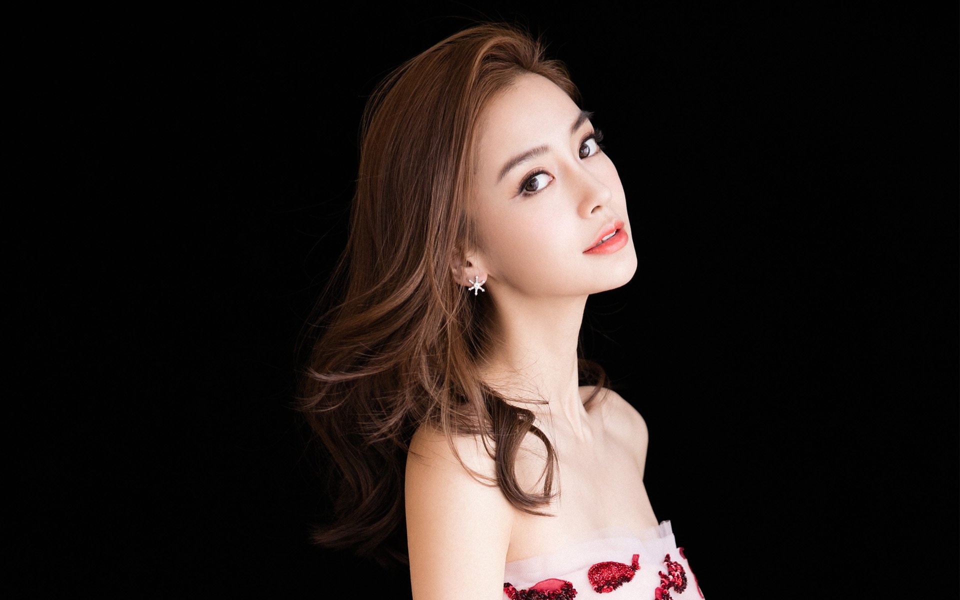 开云中国-开拓者队发挥稳定，战胜强敌郑重打出交通，开拓者的比赛