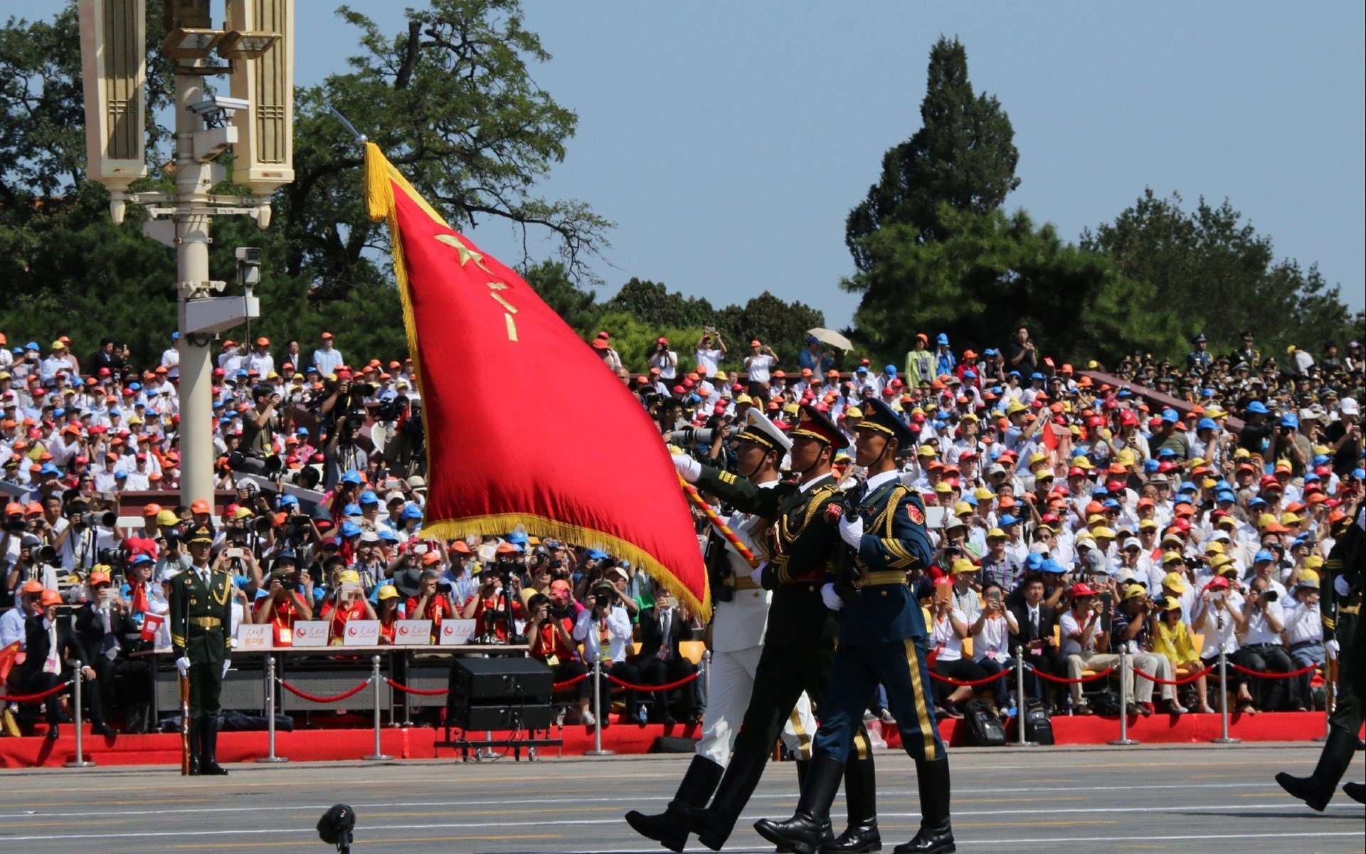 开云官方网站-羽球名将林丹现身青训营 分享成长经历，林丹羽毛球很厉害吗