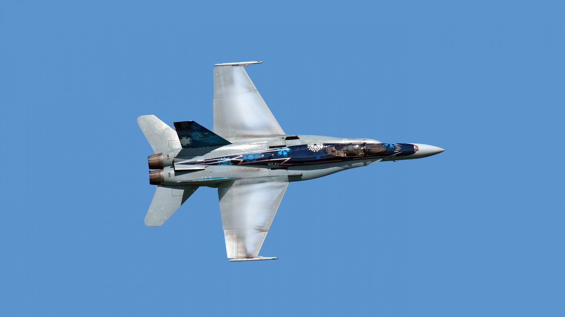 C罗赛后签名送给残障球迷感动现场，c罗签名的足球值多少钱